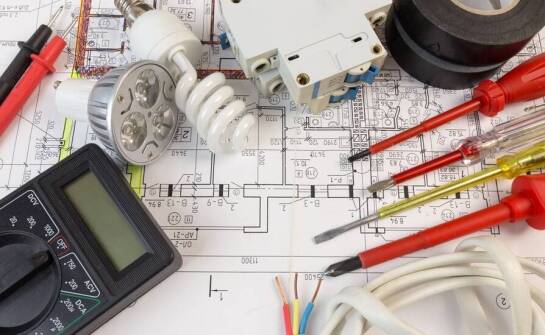Jaką firmę elektryczną wybrać do modernizacji instalacji?